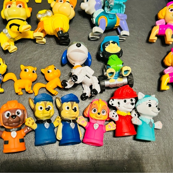 Huge Paw Patrol Toy Lot Figures And Vehicles 53 Pieces Total - Picture 13 of 13